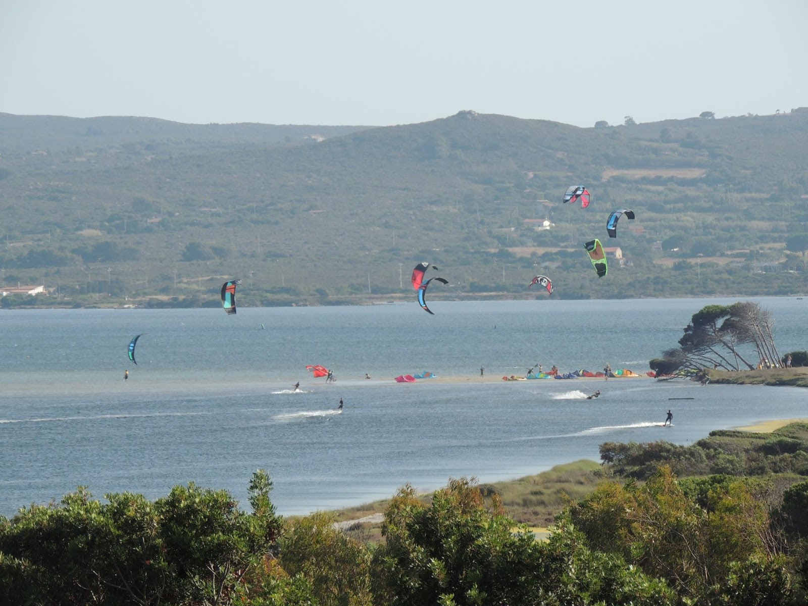 Punta Trettu Kitesurf auf Sardinien: der beste Kite-Spot mit Flachwasser, perfekt für Anfänger
